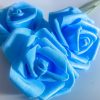 Róża piankowa o średnicy 6 cm w kolorze jasnoniebieskim z łodygą i brokatem