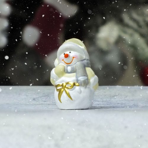 Om de snow din ceramică într-o cutie