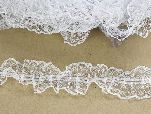 Lace ribbon with border 4.7 cm x 30 meters