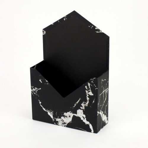 Briefumschlagförmige Papierschachtel aus Marmor