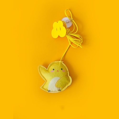 Hanging cat toy chick