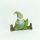 Grüner Kobold mit ausgestrecktem Frosch