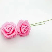 Różowa róża piankowa z łodygą 7-8 cm