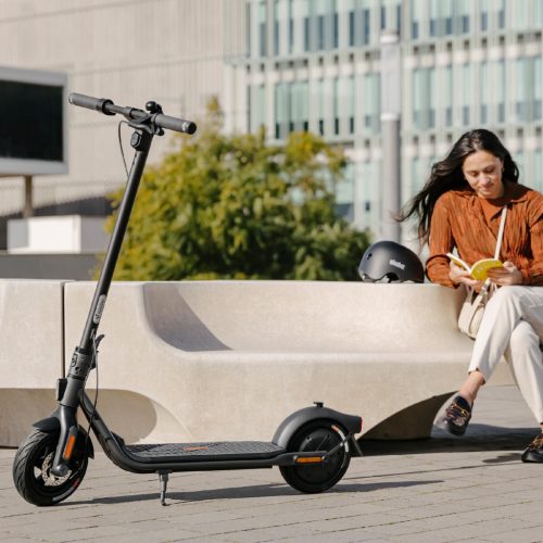 Segway Ninebot F2 E elektromos roller, max. terhelhetőség 120kg, max. sebesség 25km/h, IPX5