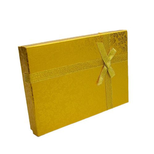 Téglalap alakú arany virágos doboz