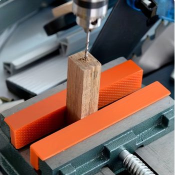 2 részes nejlon satupofa,  mágneses satuvédők texturált felülettel a jobb tapadásért   2 részes nejlon satupofa,  mágneses satuvédők texturált felülettel a jobb tapadásért